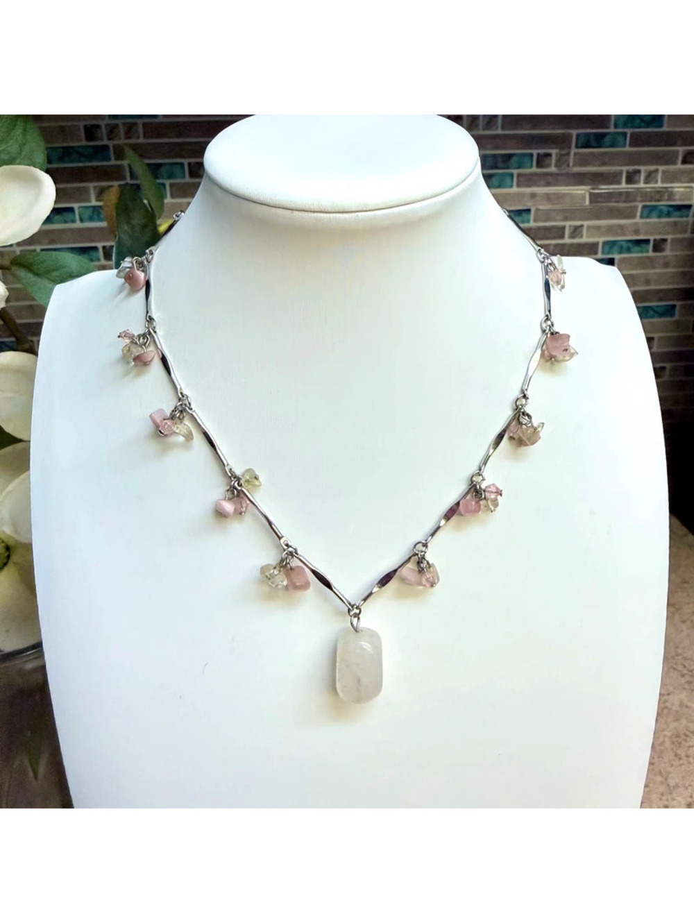 Vintage NY & Co Silver Tone Bar Link Rose Quartz Crystal Chip Pendant Necklace